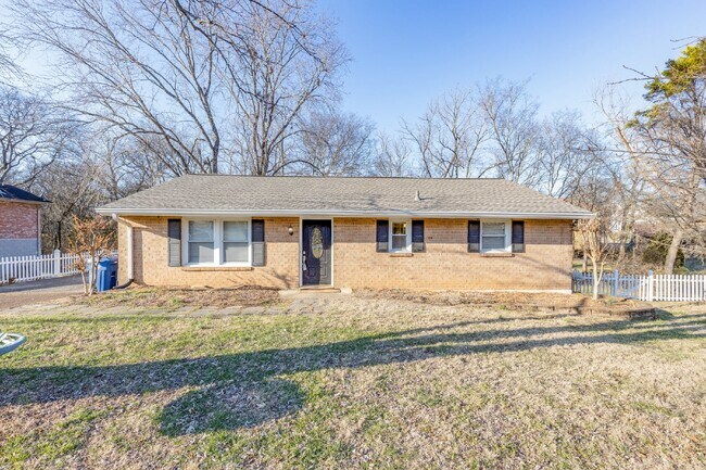 Building Photo - Beautiful 3 Bedroom, 1-Bath Home Across fr...