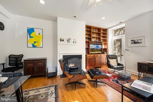 Building Photo - 301 G St NE