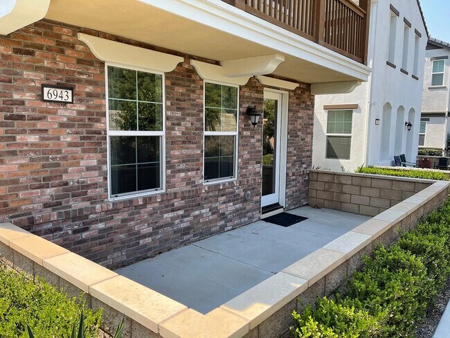 Foto del edificio - 6943 E Riverside Dr
