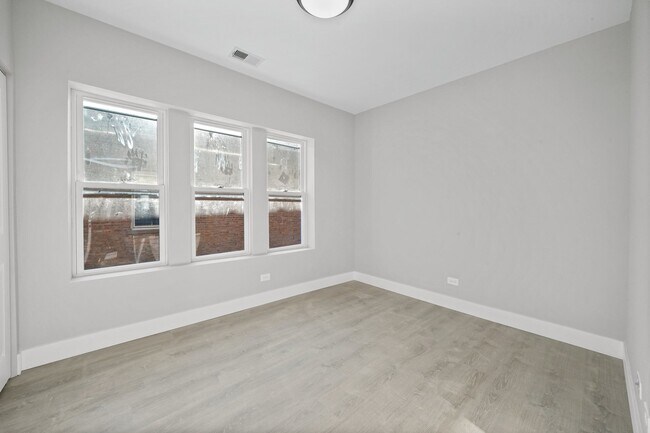 Building Photo - 5731 S Washtenaw Ave.
