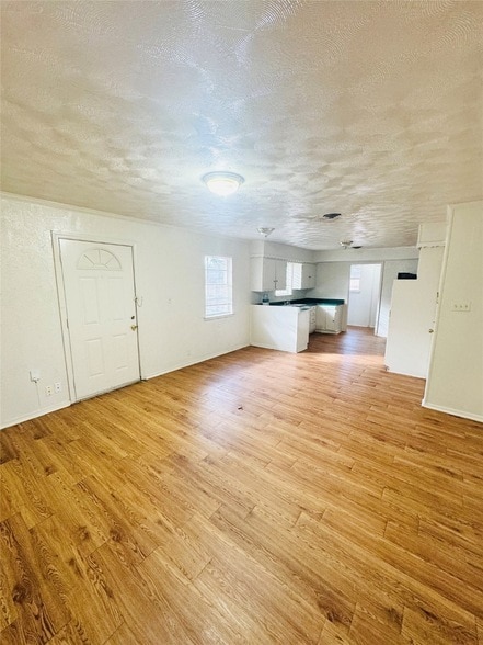 Building Photo - 6820 Dart Ave