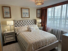 Building Photo - 6039 Collins Ave