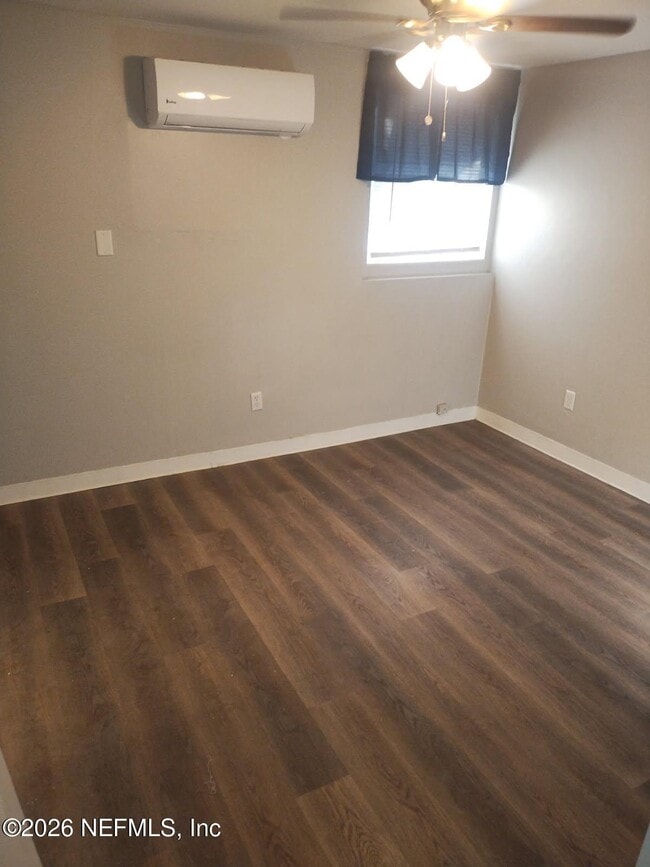 Foto del edificio - 5340 Kingsbury St