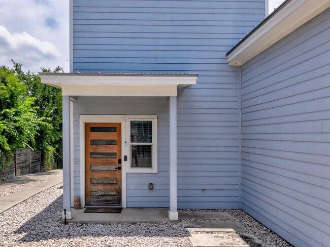 Building Photo - 7607 Providence Ave