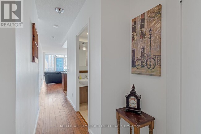 Building Photo - 218-218 Queens Quay W