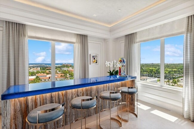 Foto del edificio - 150 Bradley Pl