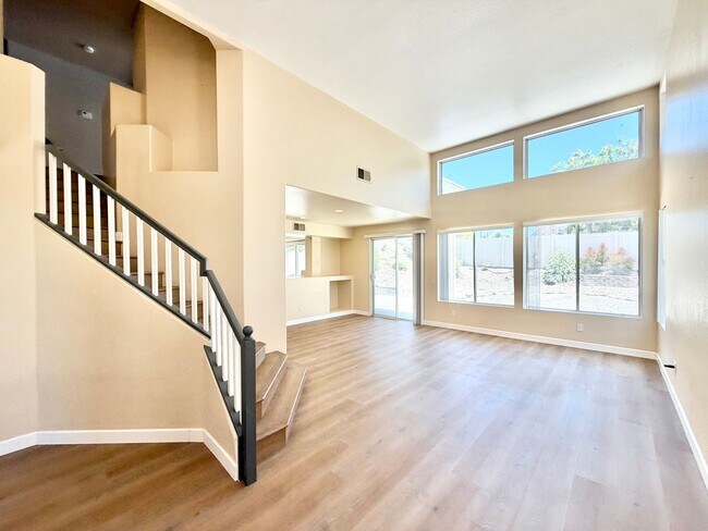 Foto del edificio - Spacious 5 Bedroom Home with 3 Car Garage & Primary Suite Balcony