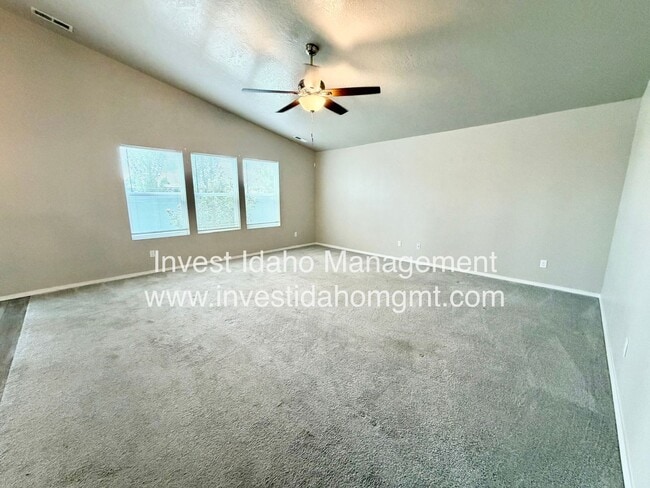 Building Photo - 1441 W Sahara Dr