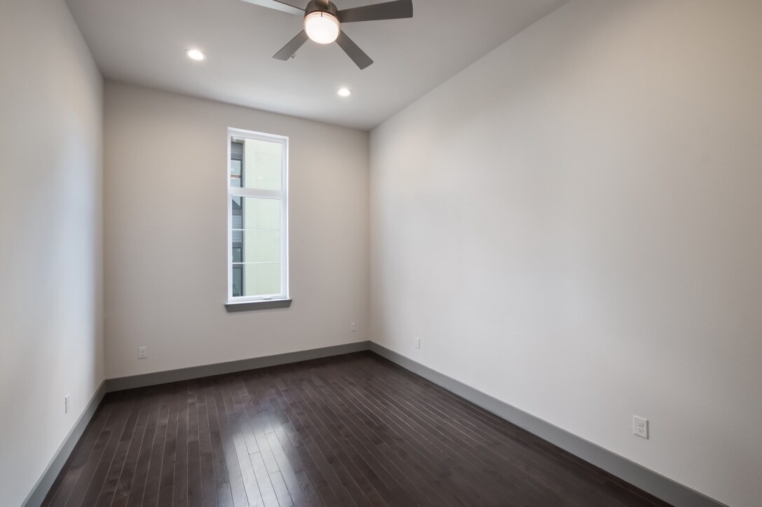 Primary Photo - 803 E Park Ave