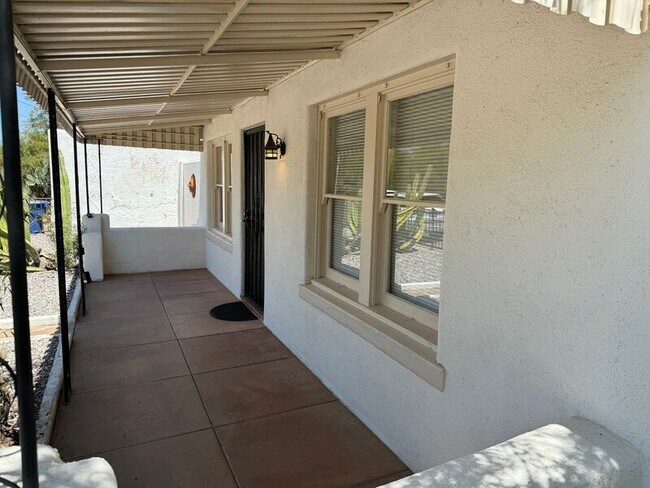 Foto del edificio - 1226 N Olsen Ave