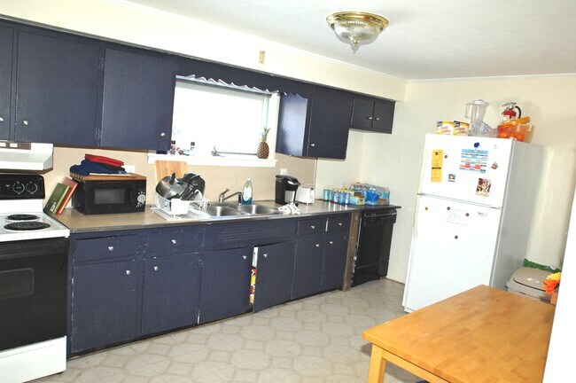 Cocina - 25 Gilman Falls Ave