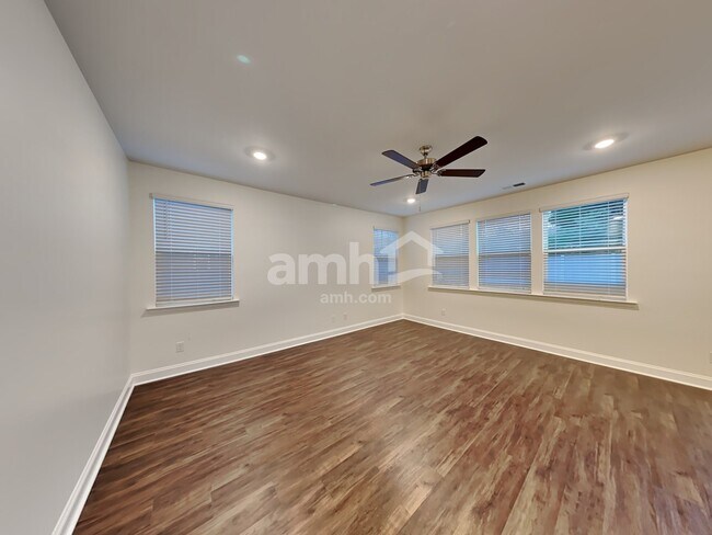Foto del edificio - 576 Rivermist Drive