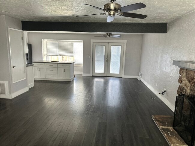 Living room - 4864 Chablis Ct