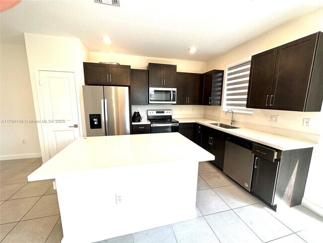 Foto del edificio - 2418 SE 10th St