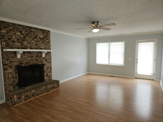 Building Photo - 1617 Hennessy Pl