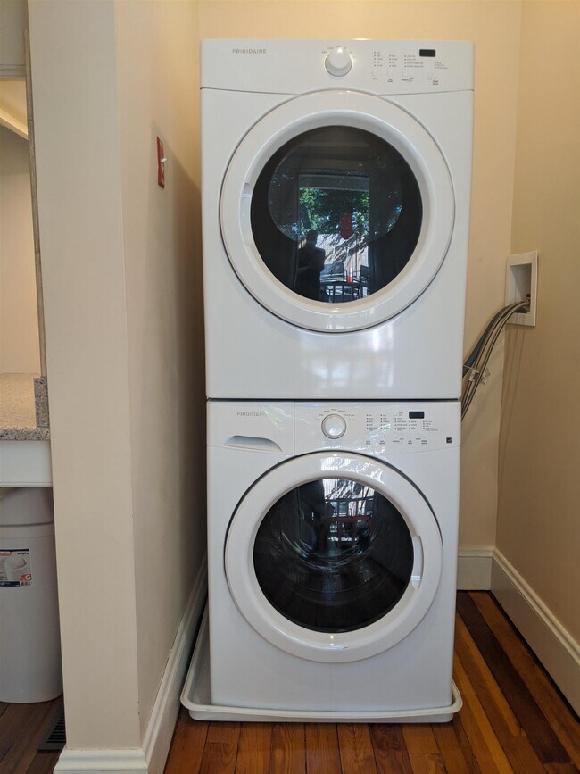 Foto del edificio - 9 Whitfield Rd