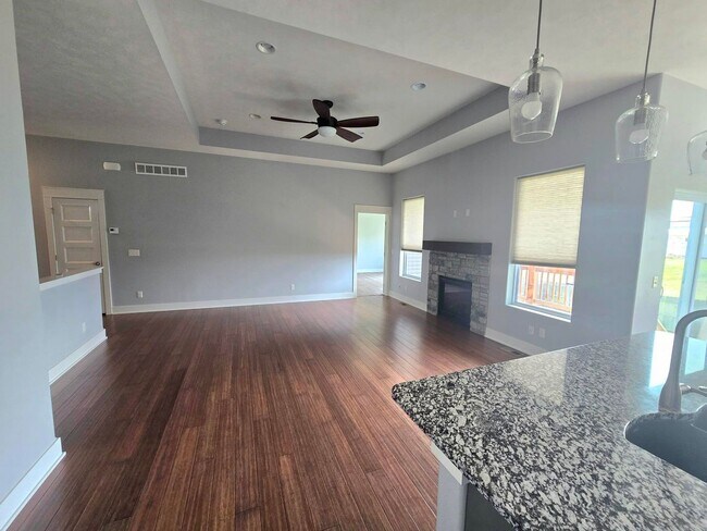 Foto del edificio - 5 Bedroom/3Bath Single Family Home