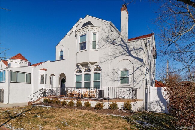 Building Photo - 41 W Penn St