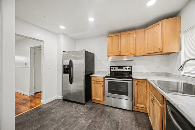 Foto del edificio - 12 Linwood Ave