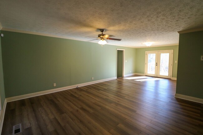 Foto del edificio - MOVE IN READY!