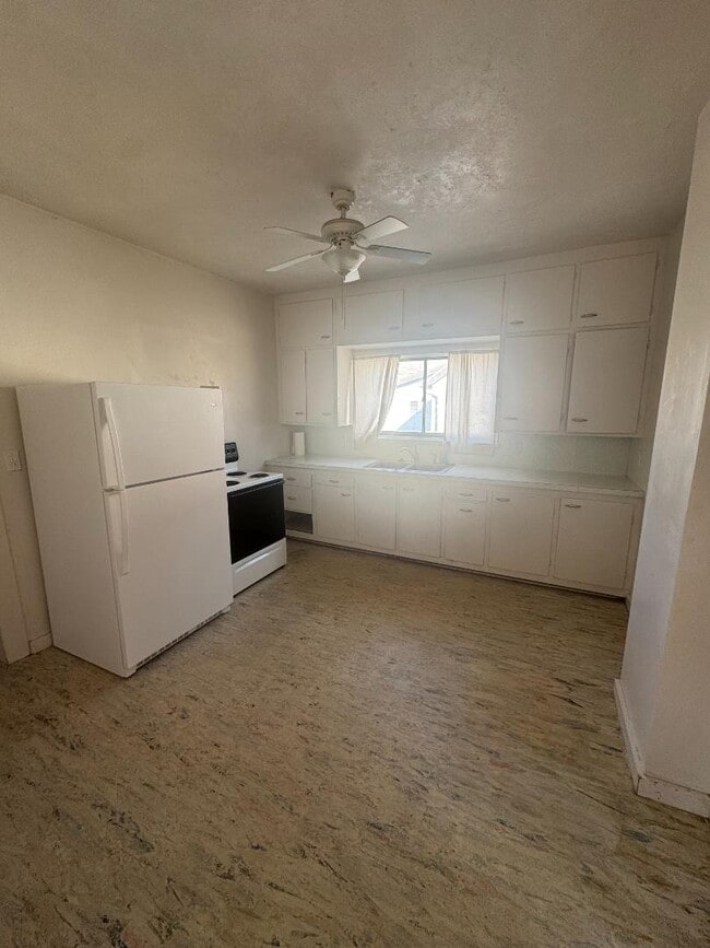 Building Photo - 18 Frontier St