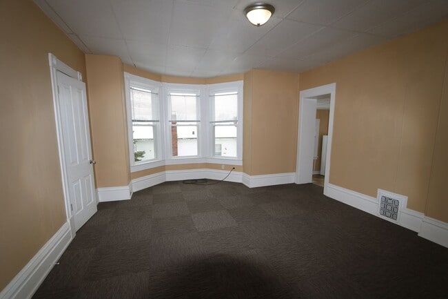 Building Photo - 923 N 7th St