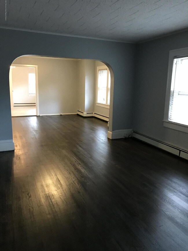 Building Photo - 455 Roosevelt Ave