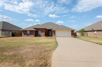 Building Photo - 622 Parker Ln