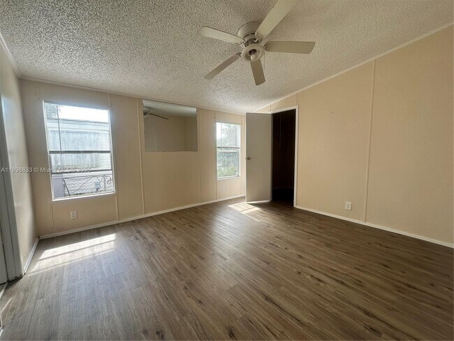 Foto del edificio - 22844 Tradewind Rd