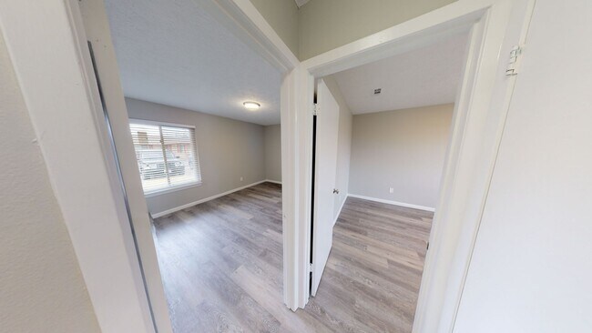 Foto del edificio - AVAILABLE after October 7th - Large 2 bedr...