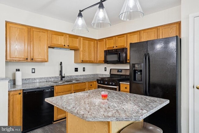 Building Photo - 12300 Sweetbriar Pl