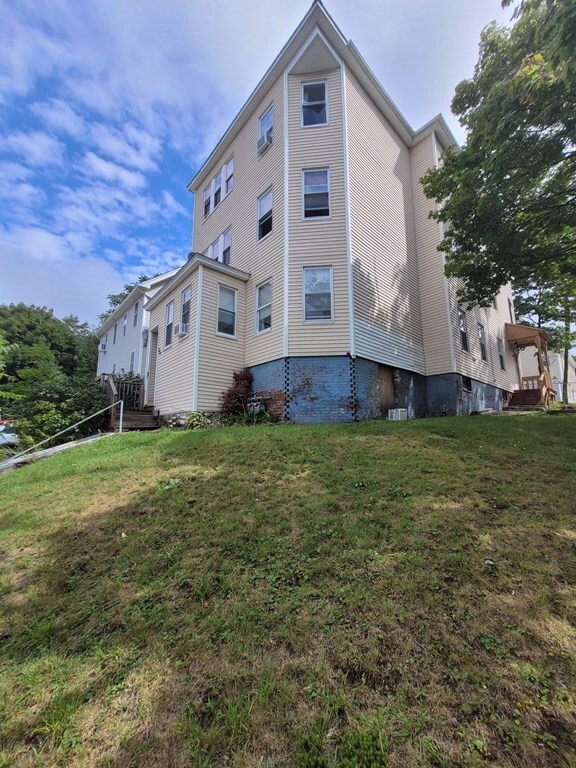 24 Everard St Unit 3rd, Worcester, MA 01605 Room for Rent in