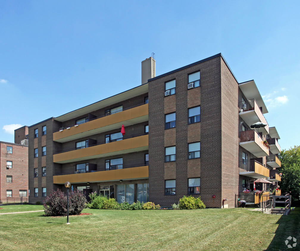 Primary Photo - 2237 Birchmount Rd