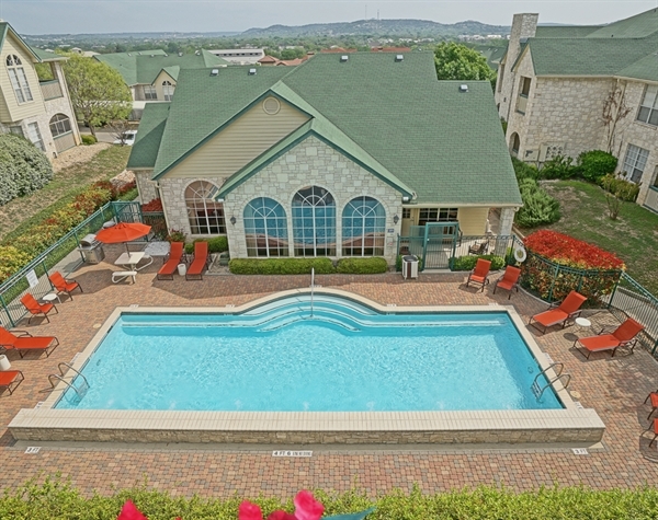 Piscina - River Hills Apartments