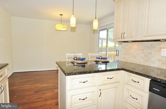 Foto del edificio - 7411 Salford Ct