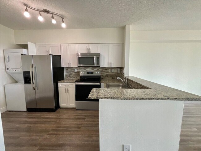 Photo - 16900 N Bay Rd Apartment