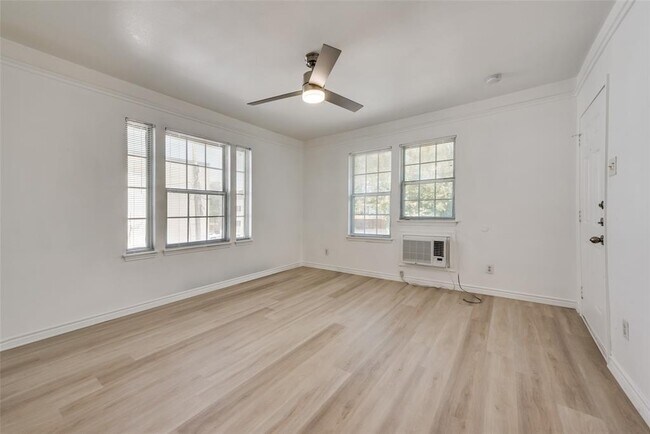 Building Photo - 1508 N Peak St