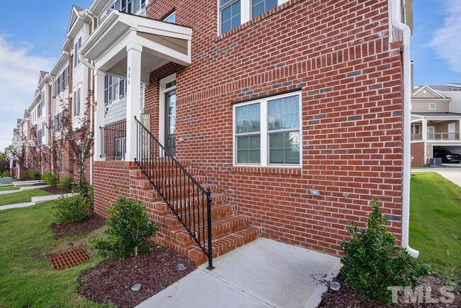 Building Photo - 986 Gateway Commons Cir