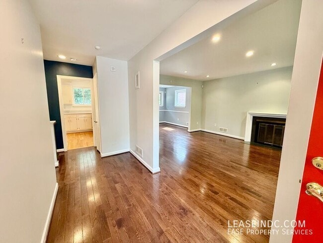 Building Photo - 4439 Springdale St NW