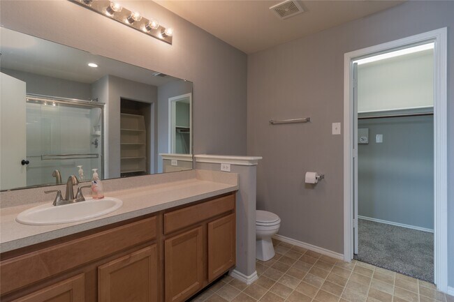 Foto del edificio - 9331 Norwood Trails Dr
