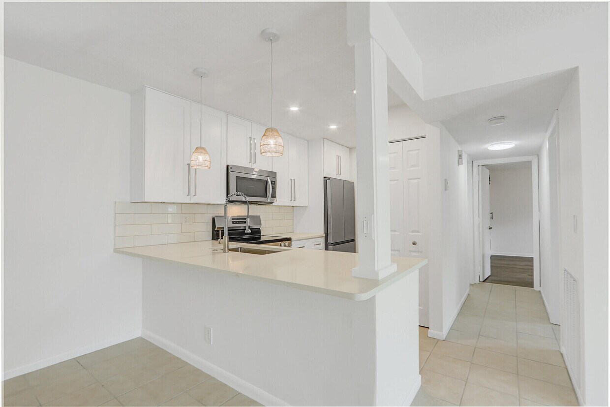 Foto principal - 3402 Gardens E Dr