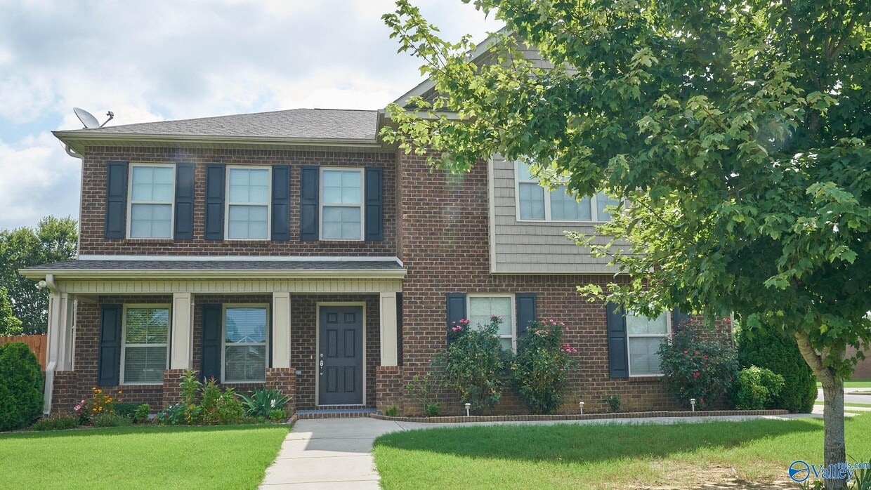 1000 Emerald Way NE, Hartselle, AL 35640 House Rental in Hartselle