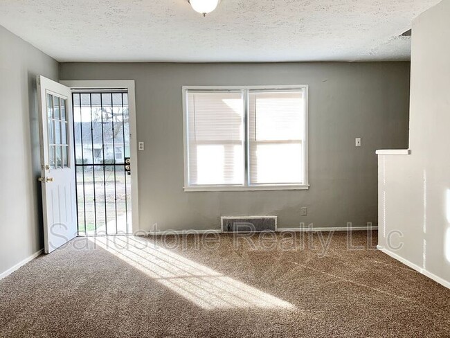 Building Photo - 908-916 N Central Dr