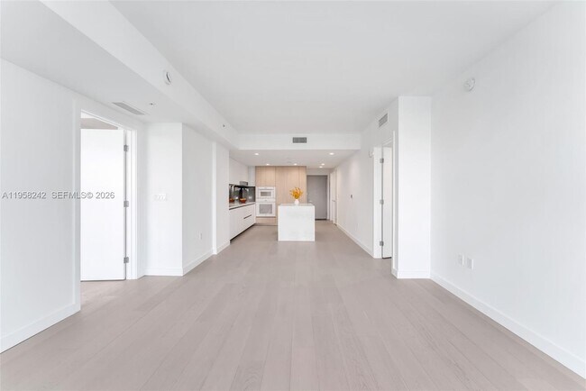 Foto del edificio - 9201 E Bay Harbor Dr