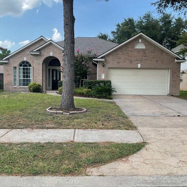 Building Photo - 18326 Hollow Branch Ct