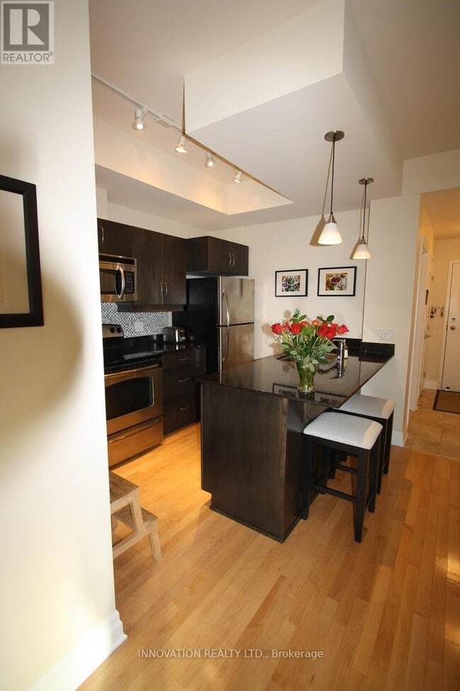 Building Photo - 235 Kent St