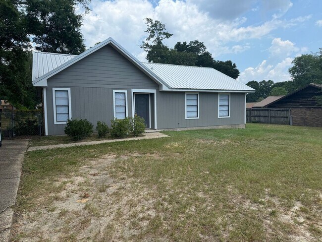 Building Photo - 7823 Coronet Ln