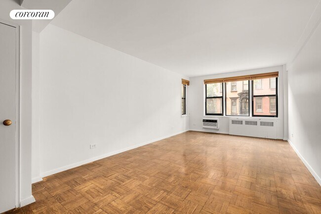 Foto del edificio - 211 E 18th St