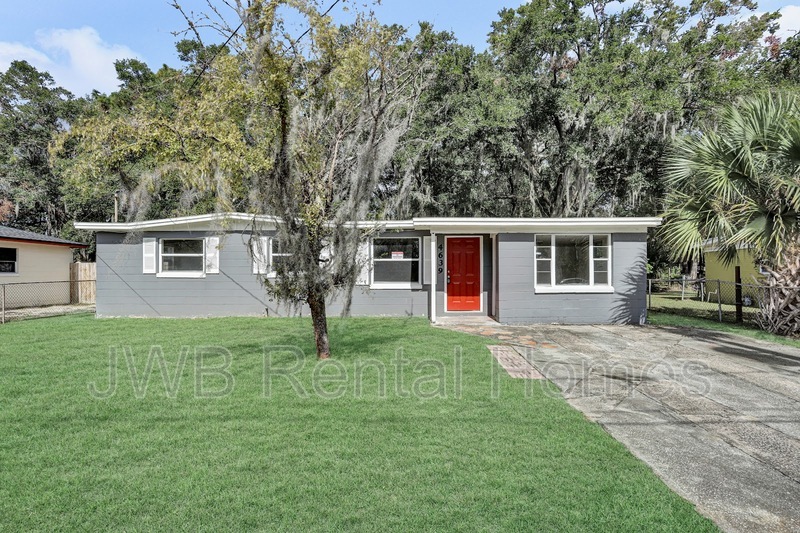 Foto principal - 4639 Aberdare Ave N