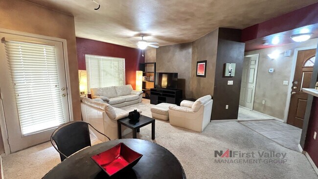 Building Photo - 2 Bedrooms, 2 Baths Executive